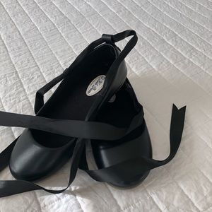 Kids Dream black flats with satin ribbon